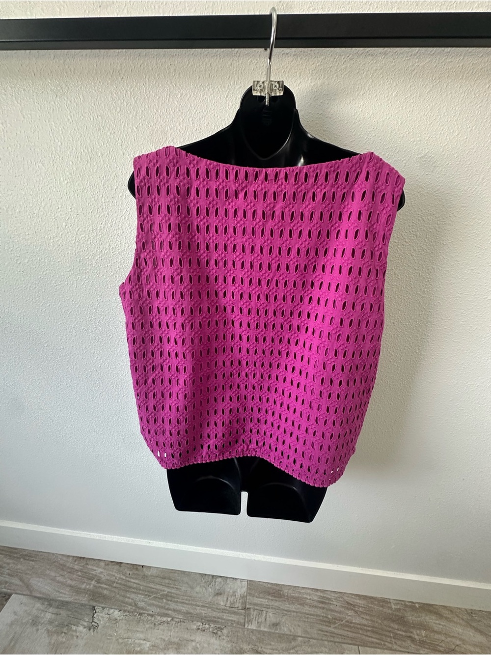 Ann Taylor Hot Pink Crochet Sleeveless Camisole - Picture 3 of 8